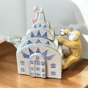 Omnibus King Kong New York Ceramic Tea Pot